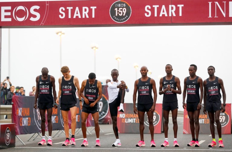 Herbeleef hier de magische recordpoging van Eliud Kipchoge, die als eerste een marathon liep in minder dan twee uur