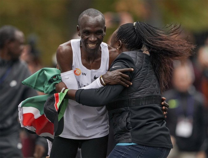 Kipchoge schrijft geschiedenis op de marathon: “Ik wil aantonen dat er voor niemand grenzen bestaan”
