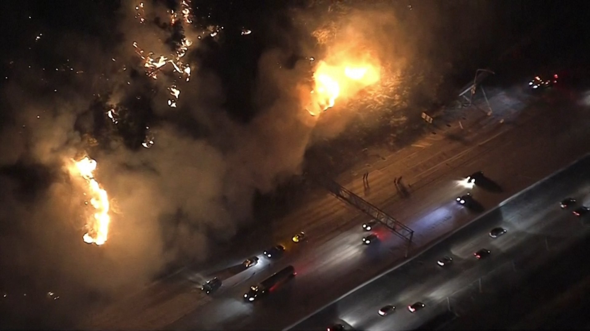 Branden Los Angeles dwingen 100.000 inwoners te vluchten