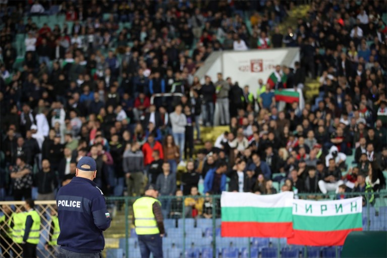 Bulgarije-Engeland ondanks eerdere waarschuwingen twee keer stilgelegd: racisme en nazigroet van fans