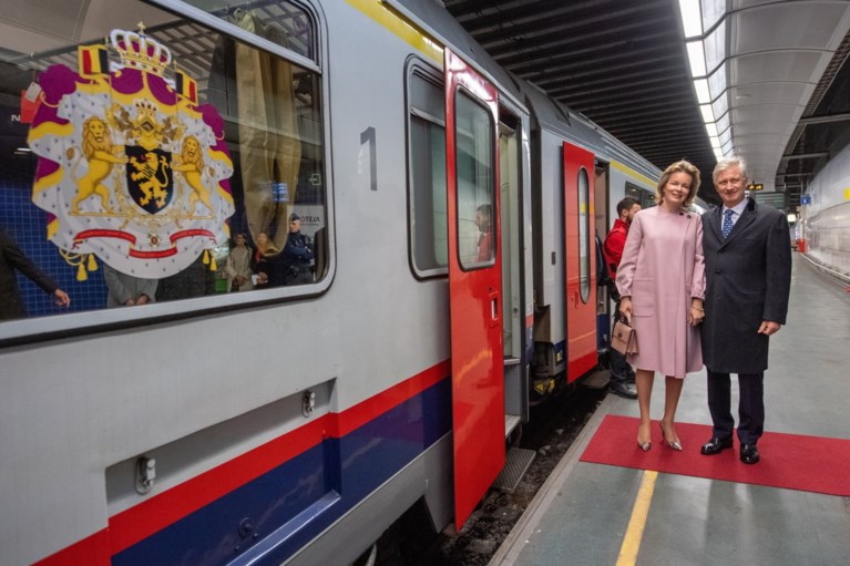 Filip en Mathilde voor het eerst met ‘koninklijke’ trein op staatsbezoek