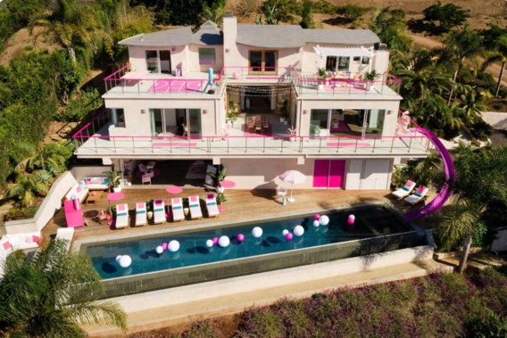 Airbnb stunt met replica van Barbiehuis