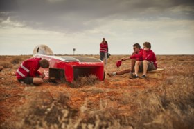 Belgische studenten winnen World Solar Challenge nadat Nederlandse zonneauto die op kop lag uitbrandt