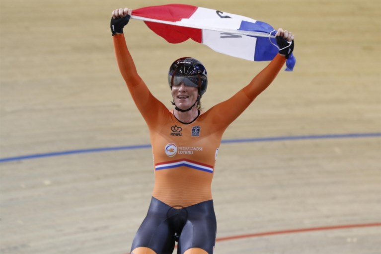 EK BAANWIELRENNEN. Nicky Degrendele uitgeschakeld in de sprint, goud voor Kirsten Wild in afvalling