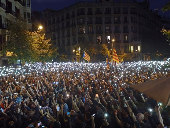 Catalaanse separatisten protesteren voor zevende nacht op rij, ditmaal vreedzaam