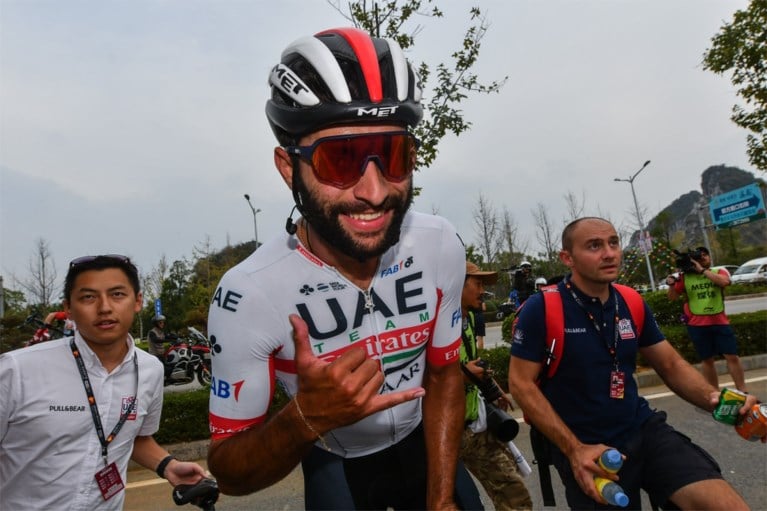 Fernando Gaviria juicht opnieuw in China na oppermachtige sprint