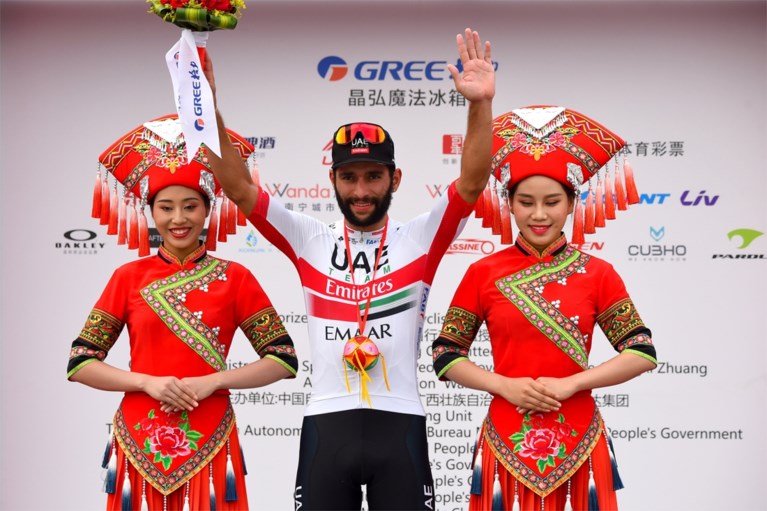 Fernando Gaviria juicht opnieuw in China na oppermachtige sprint