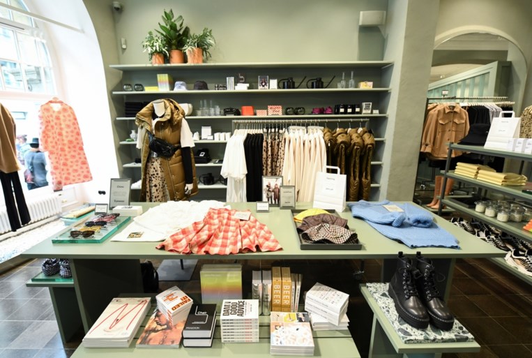 H&M wil klanten lokken met yogalessen