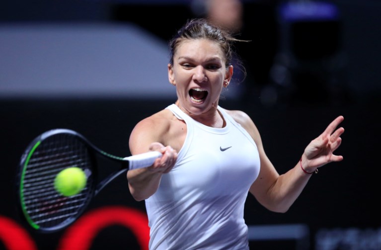 WTA Finals zorgt meteen voor vuurwerk: titelverdedigster Elena Svitolina en Simona Halep overleven thrillers