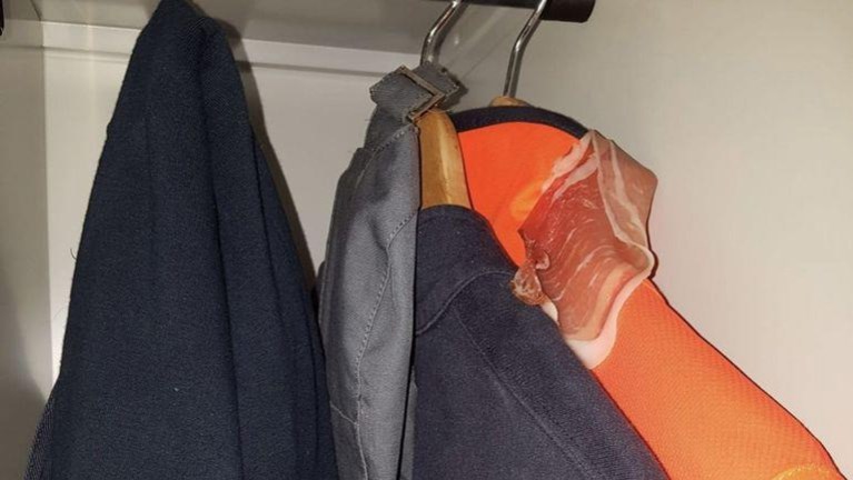 Brusselse brandweerman slachtoffer van racisme: hakenkruis en scheldwoorden op helm