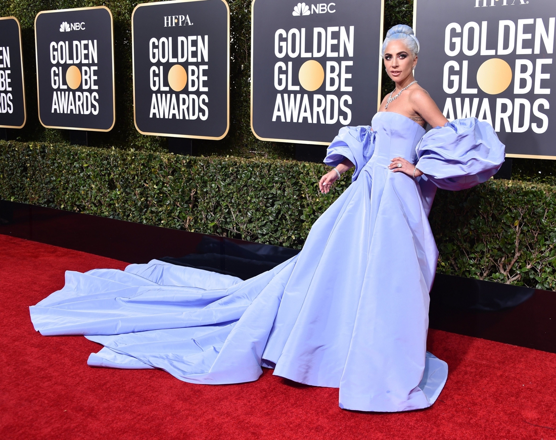 details Eerbetoon donderdag Vergeten' jurk die Lady Gaga droeg op de Golden Globes word... - De  Standaard Mobile