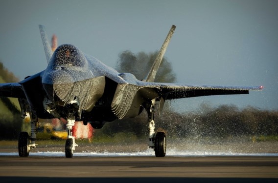 Gloednieuwe F-35 met blusschuim in plaats van water gedoopt in Nederland