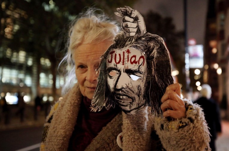 Vivienne Westwood in de bres voor Assange: ‘Hij zal sterven als wij hem niet vrijlaten’