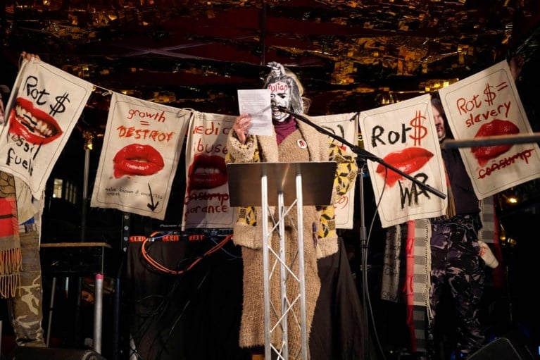 Vivienne Westwood in de bres voor Assange: ‘Hij zal sterven als wij hem niet vrijlaten’