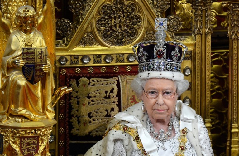 Ook de Queen heeft bont (min of meer) afgezworen