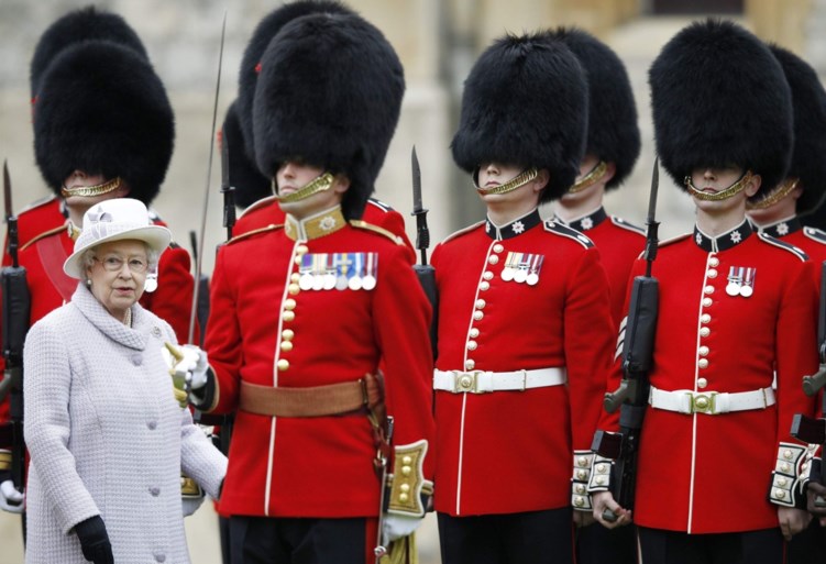 Ook de Queen heeft bont (min of meer) afgezworen