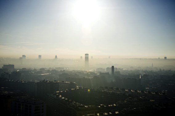 Demir na bezoek deurwaarder Greenpeace:  'Dwangsommen zorgen niet voor propere lucht'