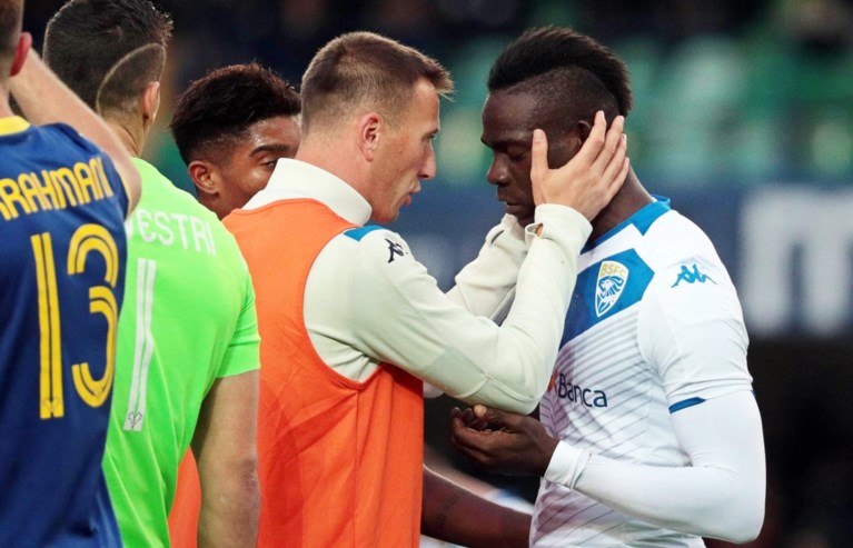 Dit hou je niet voor mogelijk: racisme tegen Mario Balotelli wordt verdedigd door fans van zijn eigen ploeg