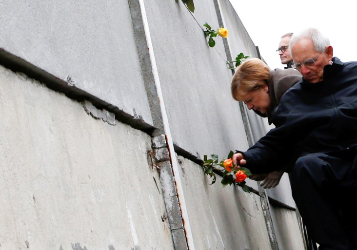 Merkel herdenkt de val van de Muur: ‘Vrijheid verdedigen, haat en racisme bestrijden’