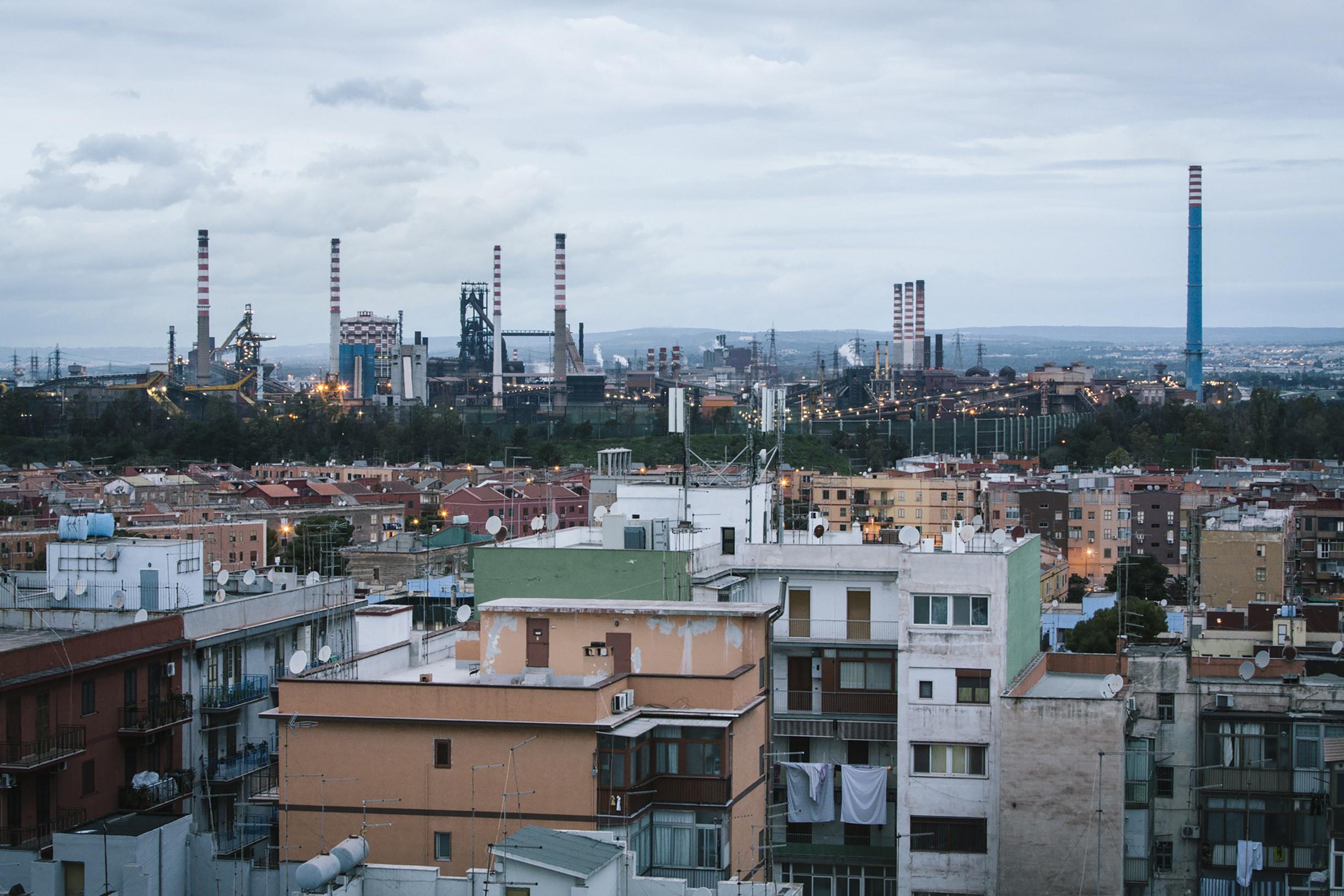 Staalindustrie vecht tegen crisis - De Standaard