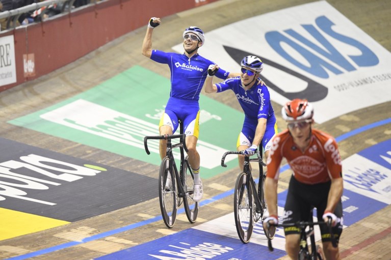 In de allerlaatste spurt: Kenny De Ketele en Robbe Ghys winnen spannende zesdaagse met halve wiellengte voorsprong