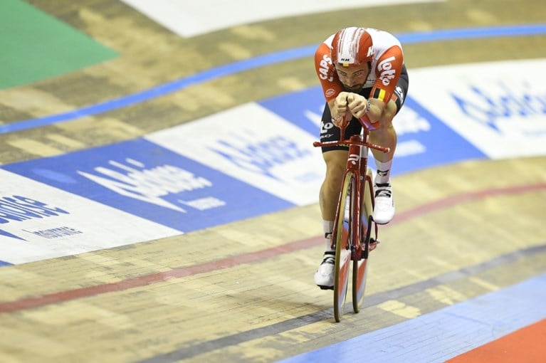 Victor Campenaerts breekt record op 5.000 meter in het Kuipke