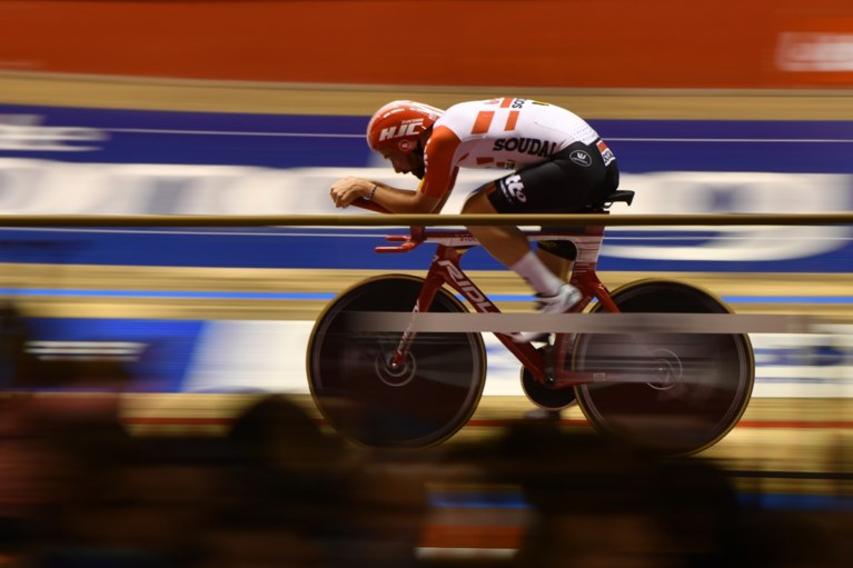Victor Campenaerts breekt record op 5.000 meter in het Kuipke