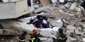 Reddingswerkers blijven in Albanië zoeken naar slachtoffers, al veertig lichamen geborgen