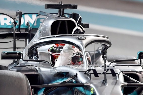 Lewis Hamilton sluit F1-seizoen op passende wijze af met nieuw record en simpele zege in Abu Dhabi