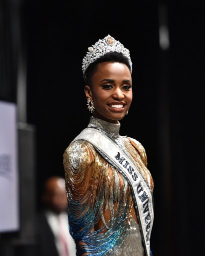 Miss Universe 2019 houdt pleidooi voor vrouwelijk leiderschap: ‘Moeten jonge meisjes leren plaats op te eisen’