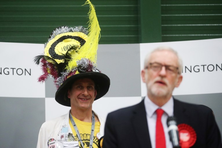 Boris Johnson bedankt Elmo en Lord Buckethead