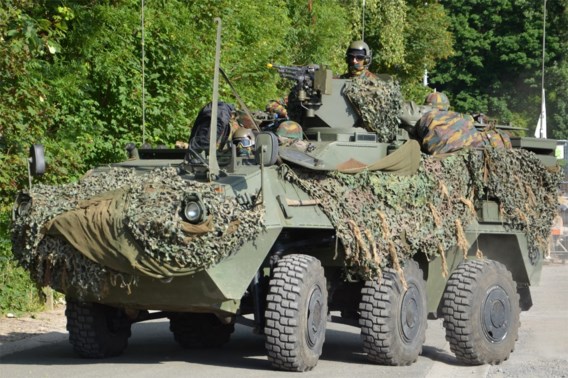 Vernieuwde pantserwagens van Defensie onveilig: militairen kunnen niet zonder gevaar remmen of sturen
