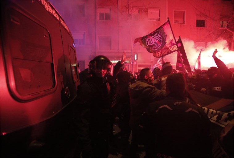 Oorlog rond Camp Nou: tien personen gearresteerd en 64 gewonden na rellen in de rand van Clasico