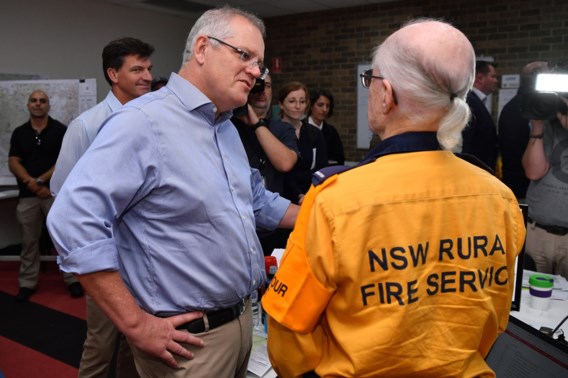 Australische premier door het stof na vakantie tijdens bosbranden