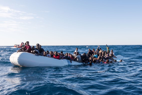 Helft minder bootvluchtelingen in Italië aangekomen