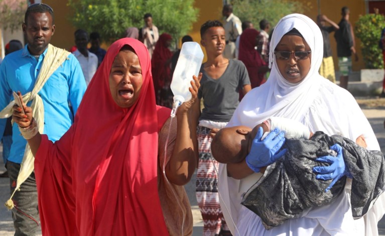 Meer dan 100 doden bij explosie bomauto in Mogadishu