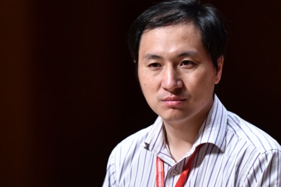 Chinese wetenschapper die genen van baby’s aanpaste veroordeeld tot drie jaar cel