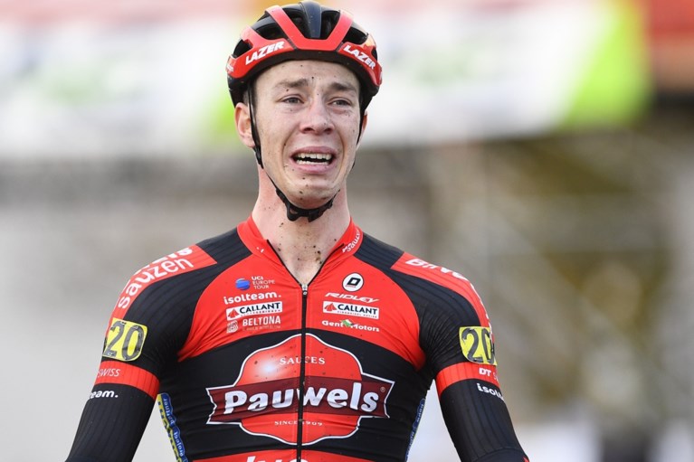 Laurens Sweeck kroont zich na knappe solo en perfect ploegenspel oververdiend tot Belgisch kampioen veldrijden