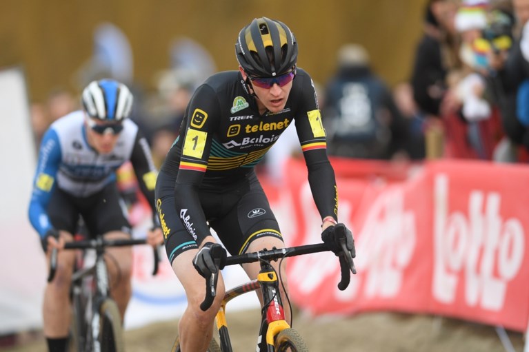 Laurens Sweeck kroont zich na knappe solo en perfect ploegenspel oververdiend tot Belgisch kampioen veldrijden