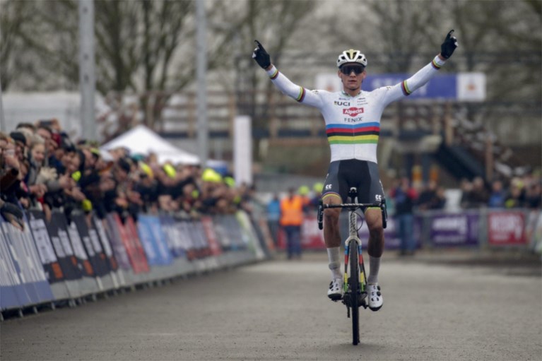 Mathieu van der Poel pakt met vingers in de neus zesde Nederlandse titel op een rij