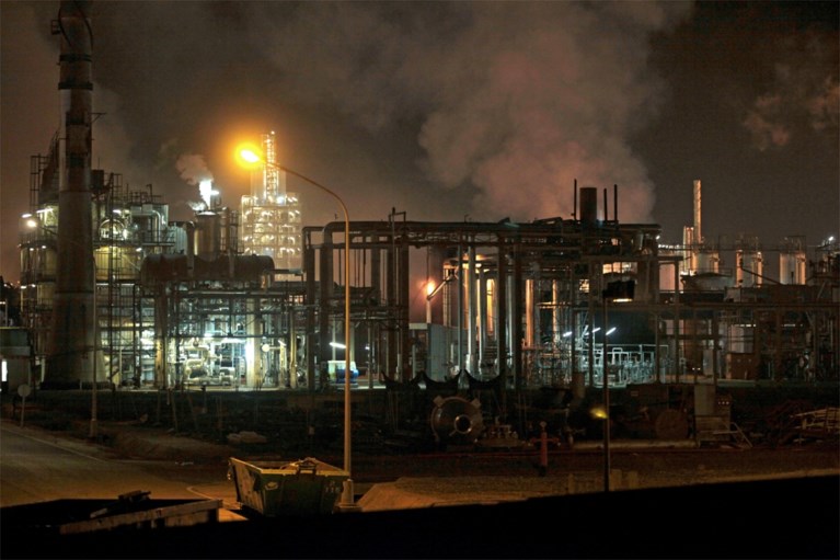 Zware brand in Spanje bij petrochemisch bedrijf: één dode