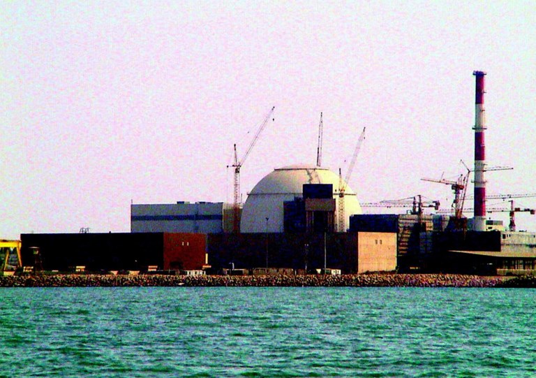 С легким паром после пуска аэс. АЭС Бушер. Бушер Иран фото. Иранская АЭС. АЭС Бушер фото.