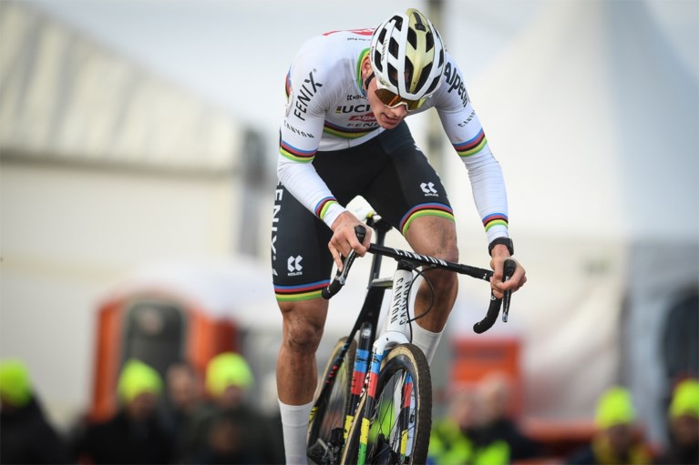 Toon Aerts steekt voor het tweede jaar op rij de Wereldbeker op zak, dagzege is voor Mathieu van der Poel