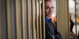 VUB reikt eredoctoraat uit aan auteur Yuval Noah Harari
