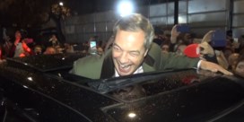 Farage toegezongen door Brexit-aanhangers: 'We love you Nigel, we do'