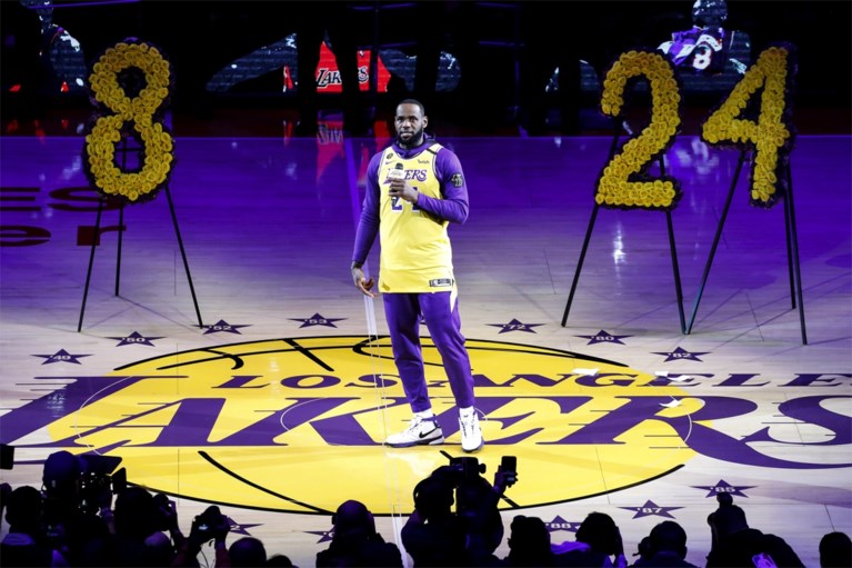 Lakers eren Kobe Bryant, maar verliezen