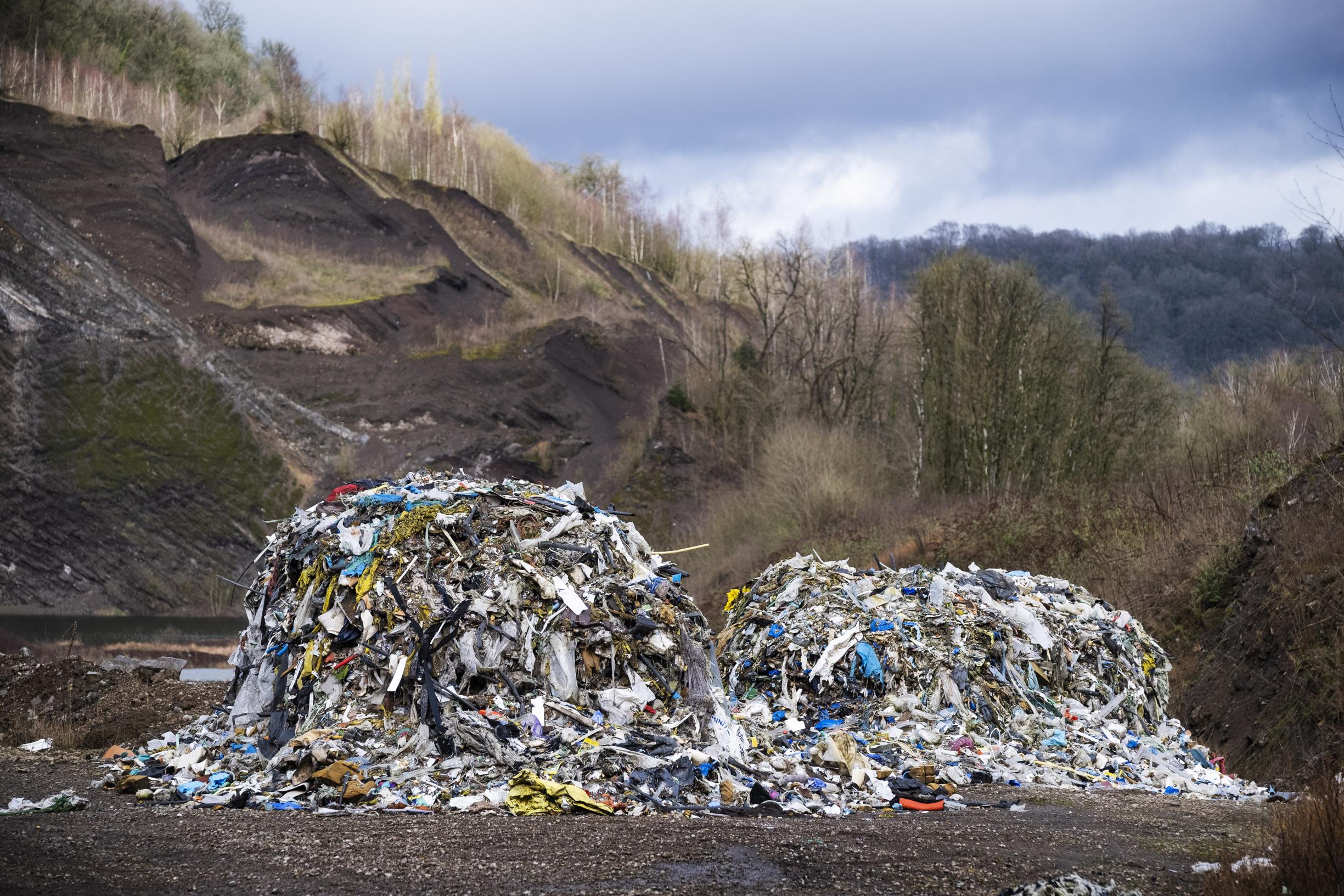 Belgische bedrijven dumpen illegaal bergen afval in Noord