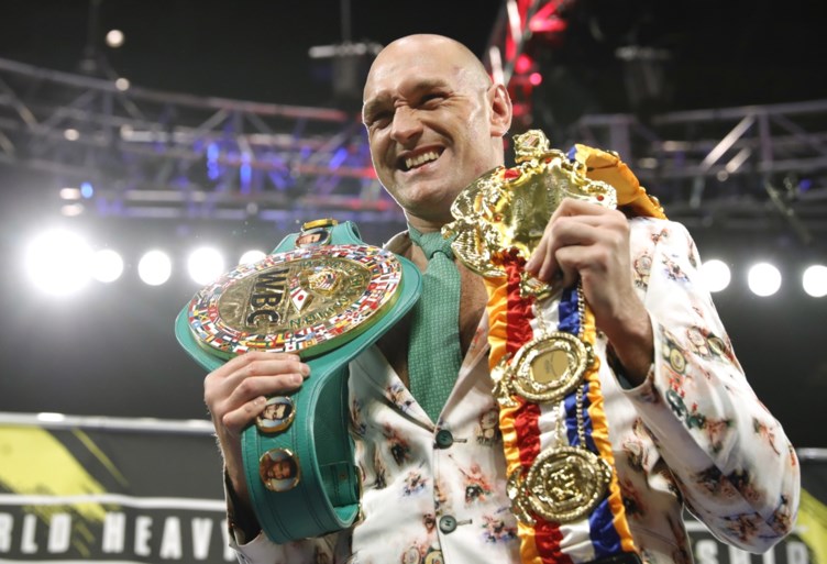 Tyson Fury voltooit comeback en onttroont Deontay Wilder als WBC-kampioen bij zwaargewichten