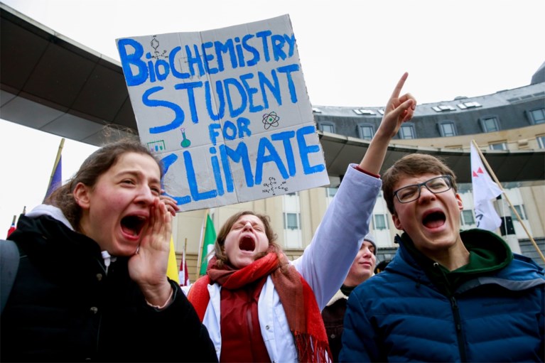 3.400 klimaatbetogers stappen met Greta Thunberg door Brussel