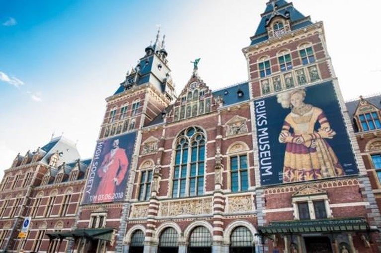 Slechtvalk verruilt Brussel voor een van de mooiste plekken van Amsterdam